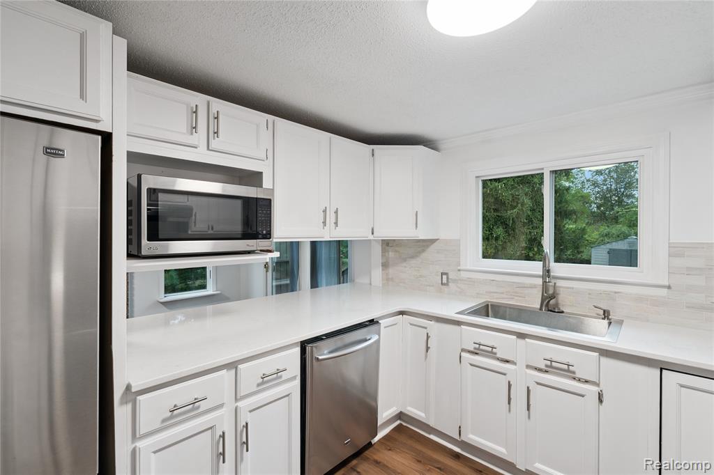8466 Silver Lake Rd, Linden, MI 48451 — Photo 10