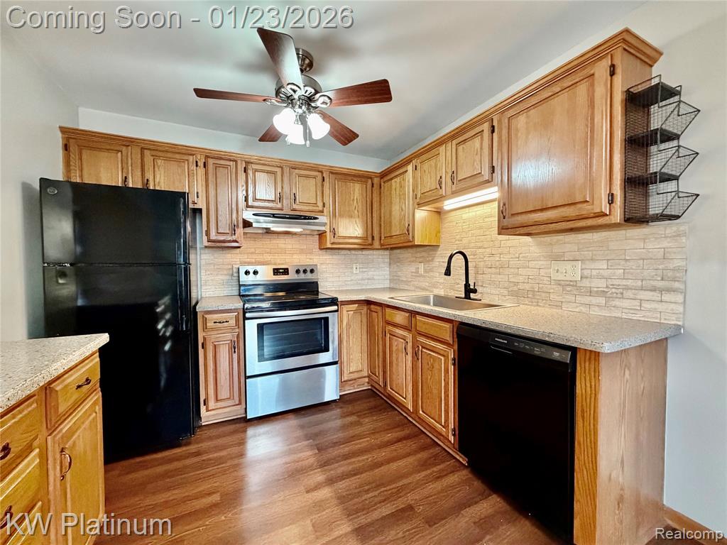 275 Maywood Street, 12, Marysville, MI 48040 — Photo 9