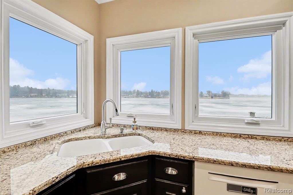 4372 Lamson Drive, Waterford, MI 48329 — Photo 13