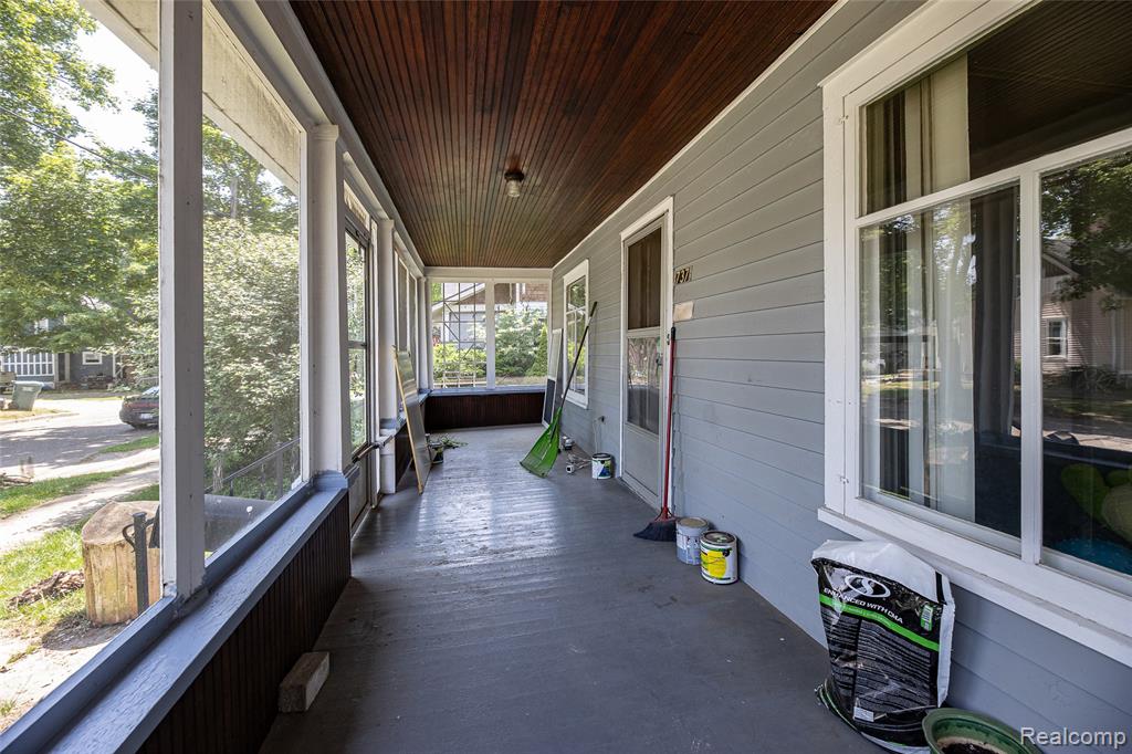 737 N Madison Street, Lapeer, MI 48446 — Photo 2