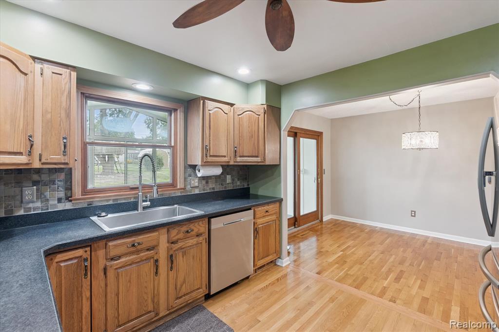 6233 Golfview Drive, Burton, MI 48509 — Photo 17