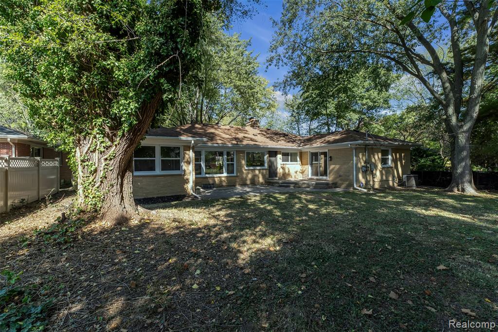18755 Cambridge Boulevard, Lathrup Village, MI 48076 — Photo 53