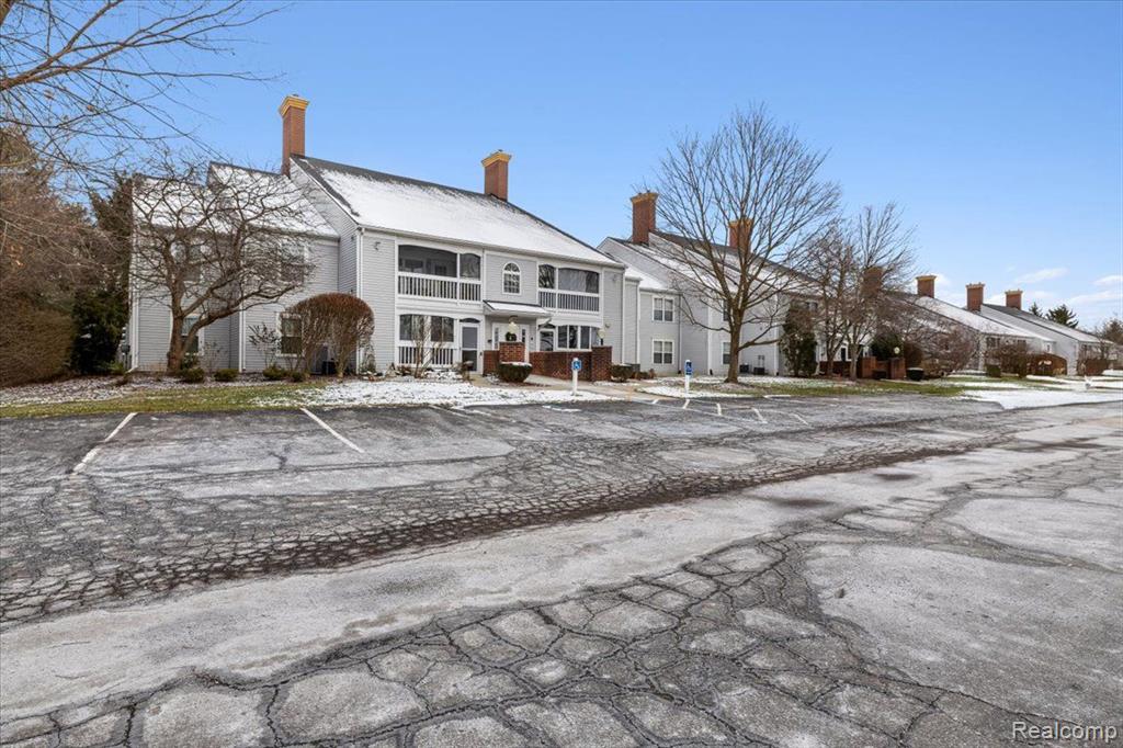 1137 CURZON Court, 101, Howell, MI 48843 — Photo 4