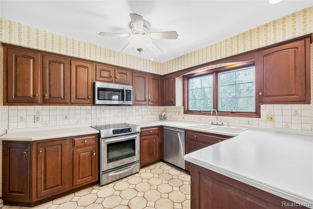 8236 Burning Bush Road, Grosse Ile, MI 48138 — Photo 12