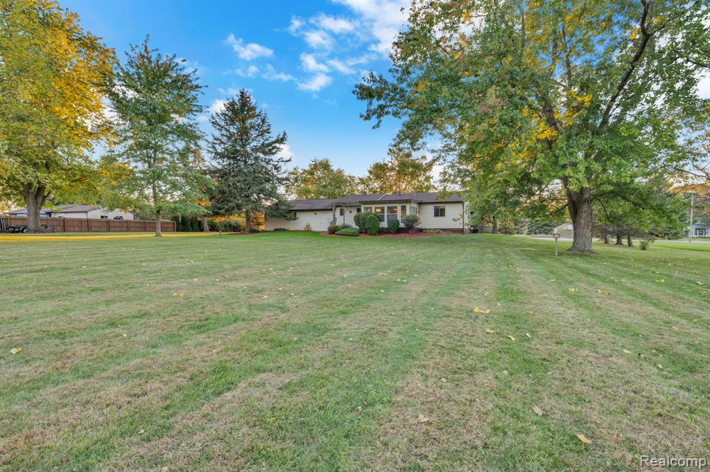 11056 N Irish Road, Otisville, MI 48463 — Photo 6