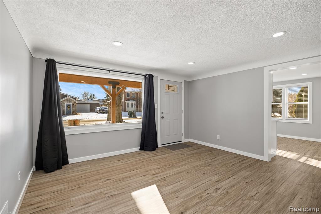 65 Algansee Drive, Troy, MI 48083 — Photo 11