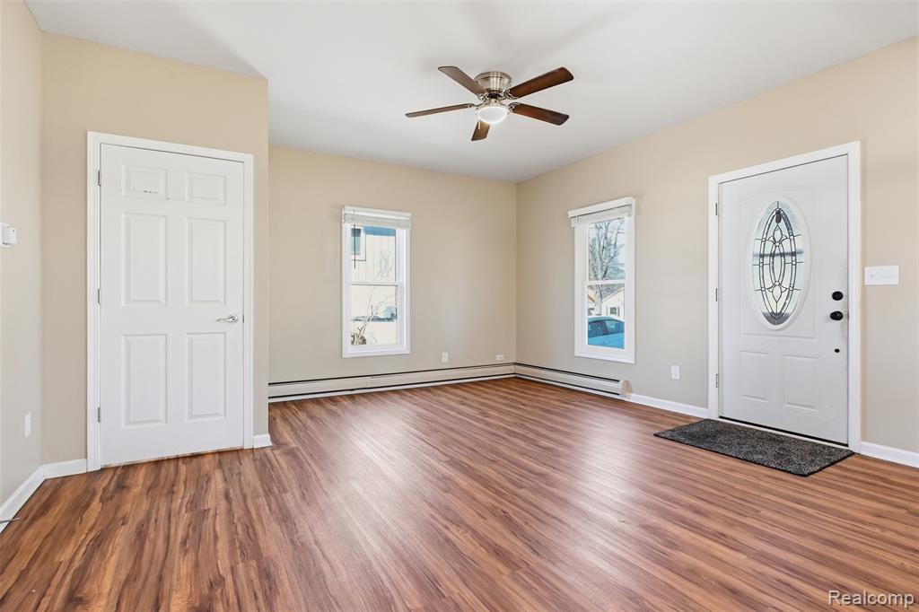 532 E Broad Street, Linden, MI 48451 — Photo 2