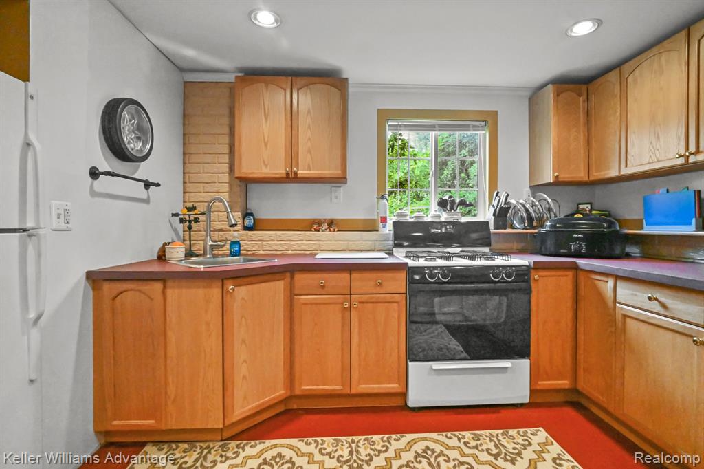 5085 HICKORY Trail, Grand Blanc, MI 48439 — Photo 35