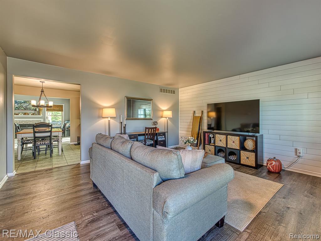 286 Waterlily, Whitmore Lake, MI 48189 — Photo 14
