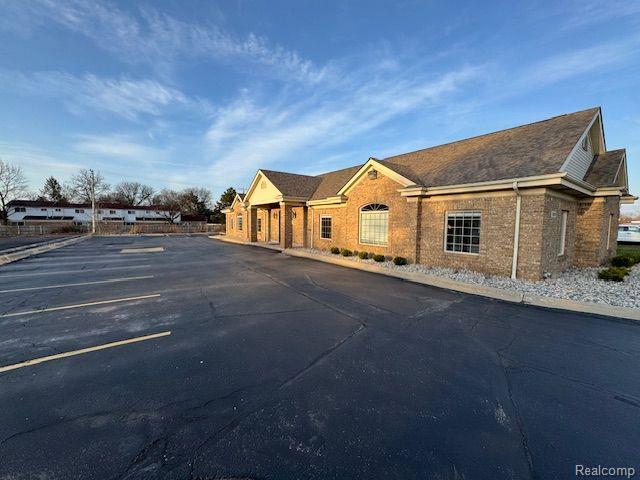 6909 HIGHLAND Road, Waterford, MI 48327 — Photo 12