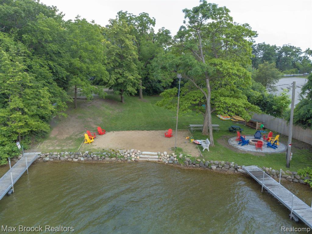4053 HARBOR VISTA Drive, Orchard Lake Village, MI 48323 — Photo 16