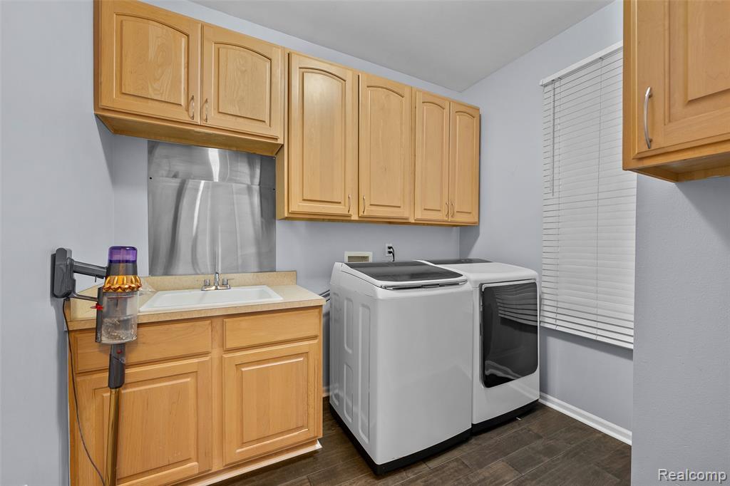 4476 Woodcliff Court, Rochester, MI 48306 — Photo 25