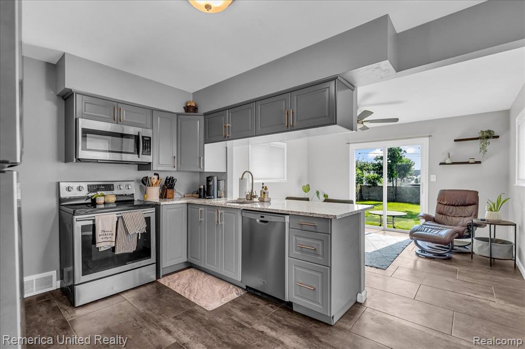 4240 Mandalay Avenue, Royal Oak, MI 48073 — Photo 6