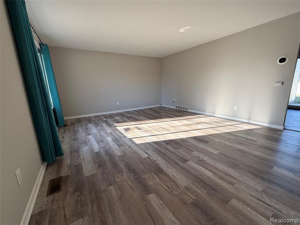 41229 N Central Drive, Sterling Heights, MI 48313 — Photo 8