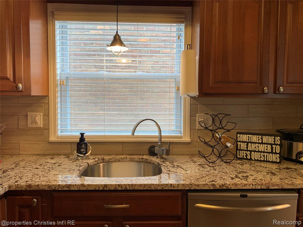 708 S Minerva Avenue, Royal Oak, MI 48067 — Photo 9