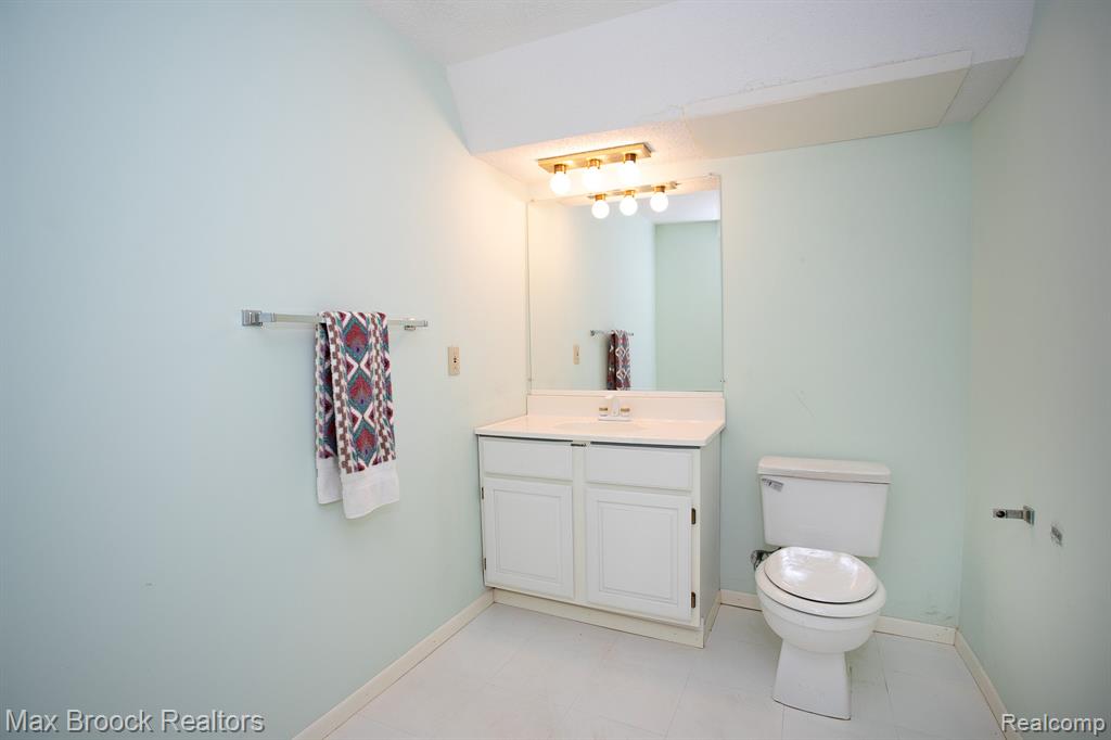 41621 Blair Drive, Novi, MI 48377 — Photo 39