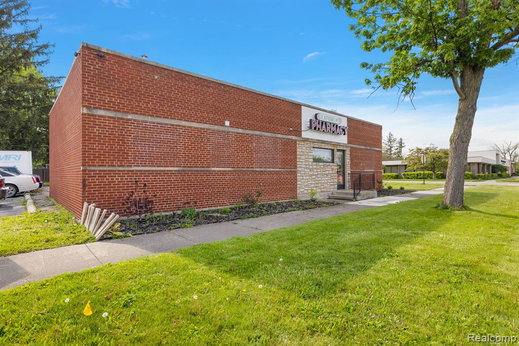 27241 SOUTHFIELD Road, Lathrup Village, MI 48076 — Photo 23
