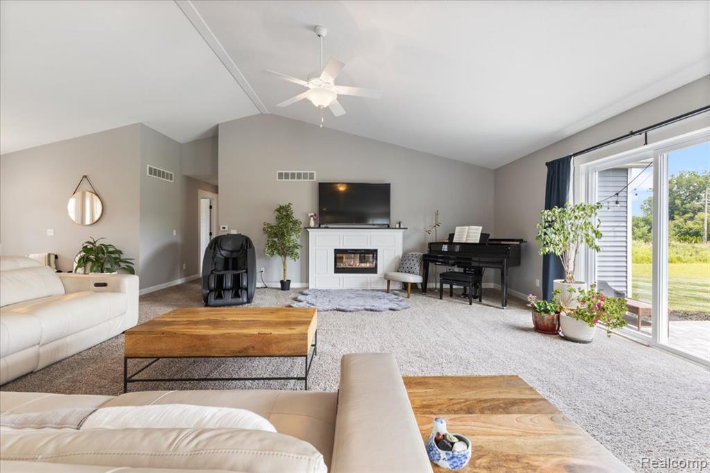 5606 Chatham Lane, Grand Blanc, MI 48439 — Photo 16