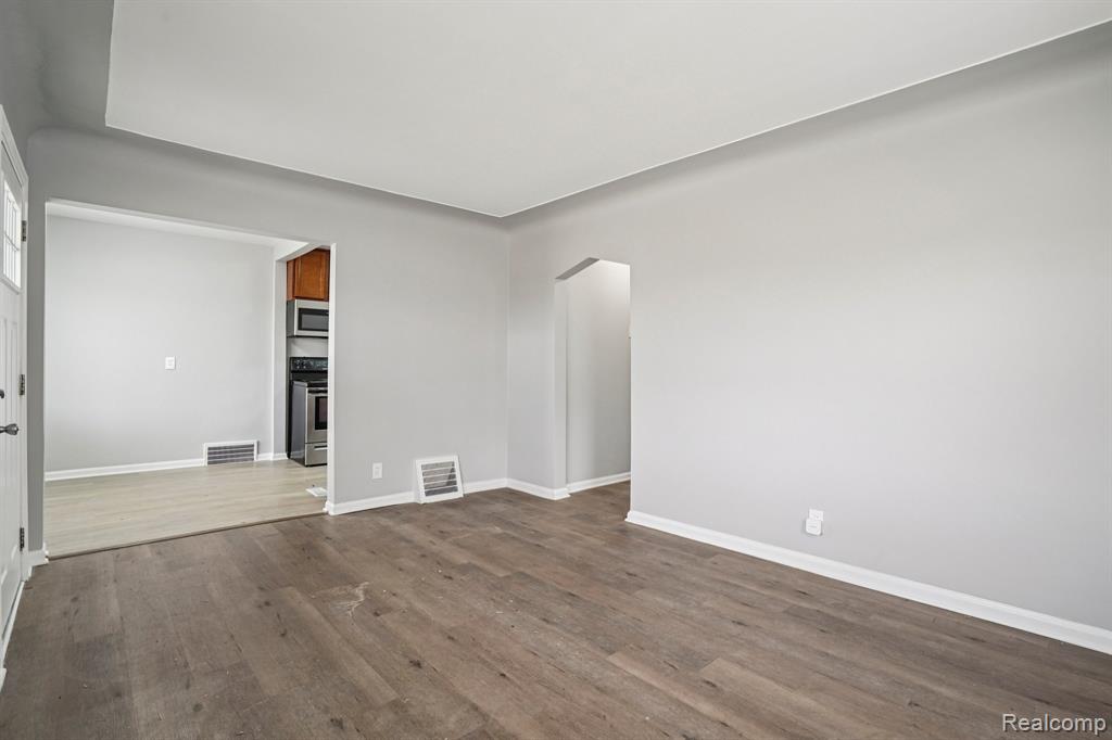 3963 S Hubbard Street, Wayne, MI 48184 — Photo 8