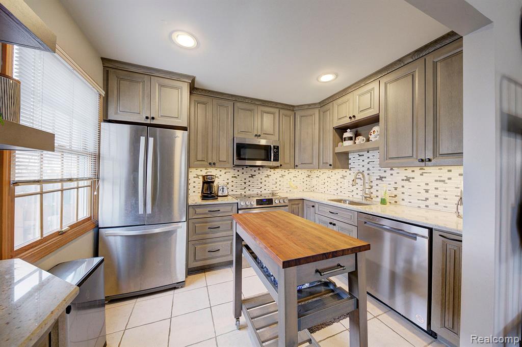 19341 ANDOVER CT, Northville, MI 48167 — Photo 19