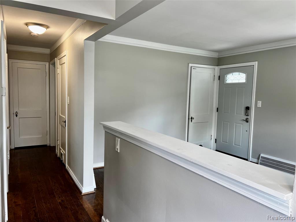 740 W Shevlin Avenue, Hazel Park, MI 48030 — Photo 2