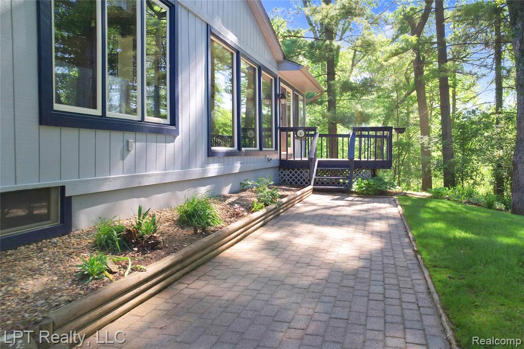 5236 Schlenker Road, Hamburg, MI — Photo 4