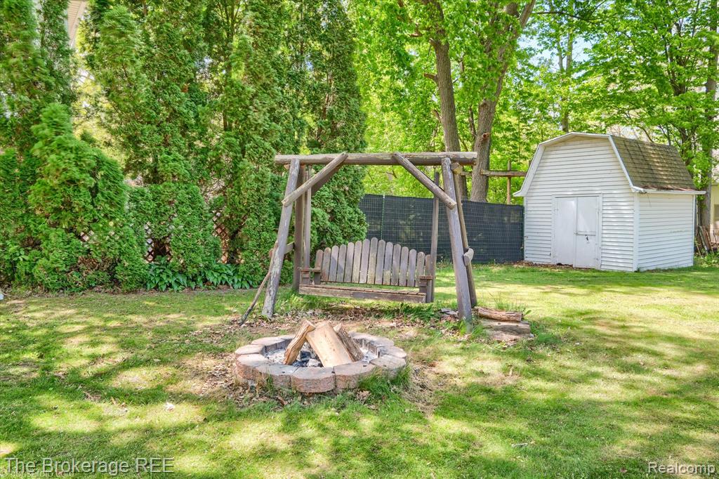 293 Hickory Place Drive, Columbiaville, MI 48421 — Photo 2