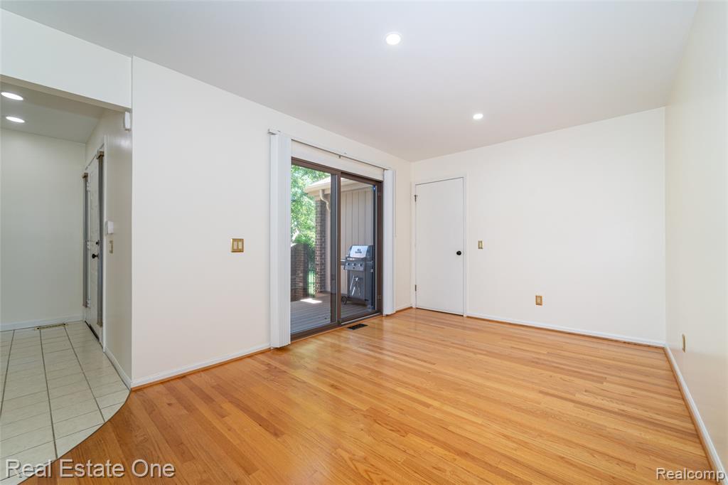 6250 Potomac Circle, West Bloomfield, MI — Photo 14