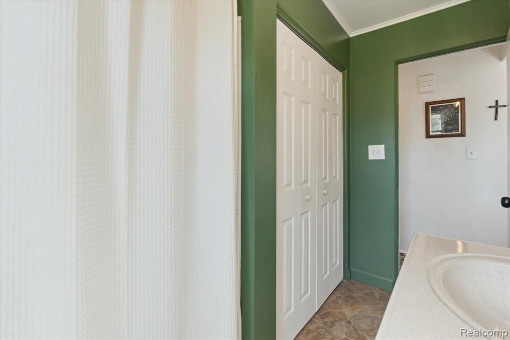 528 JAMES CONNIS Drive, Flushing, MI 48433 — Photo 16