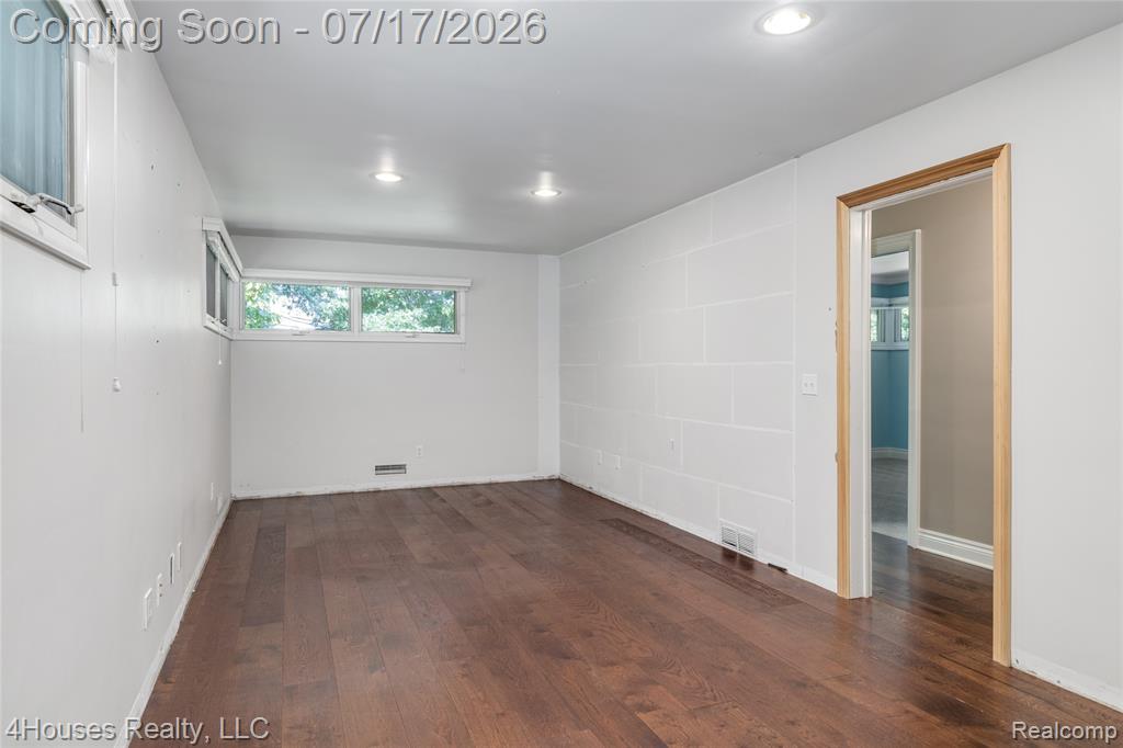 5717 Sussex Drive, Troy, MI 48098 — Photo 45