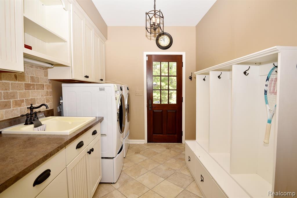 5687 GREENHILL Drive, Troy, MI 48098 — Photo 22