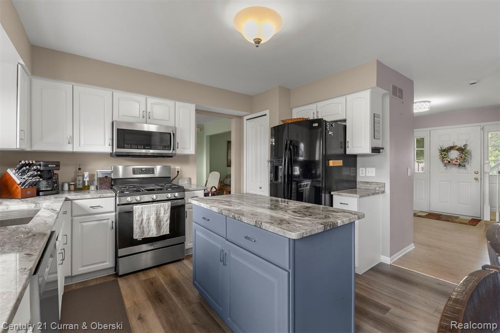45924 Rockledge Drive, Plymouth, MI 48170 — Photo 27
