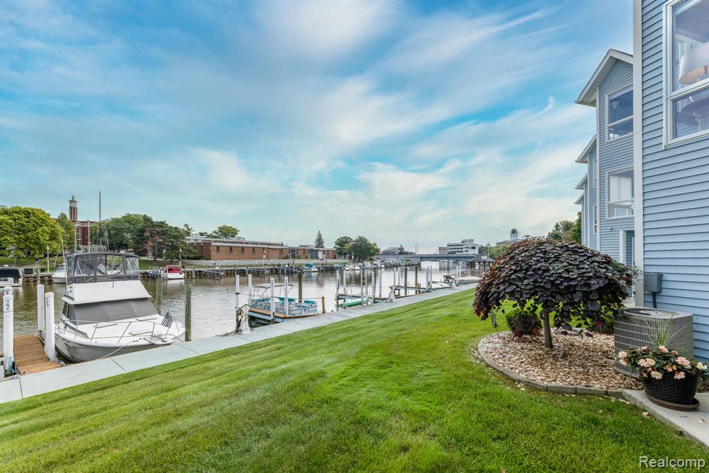 833 N Pointe, Port Huron, MI 48060 — Photo 31