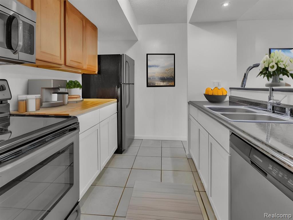2401 PACKARD Street, 31D, Ann Arbor, MI 48104 — Photo 2