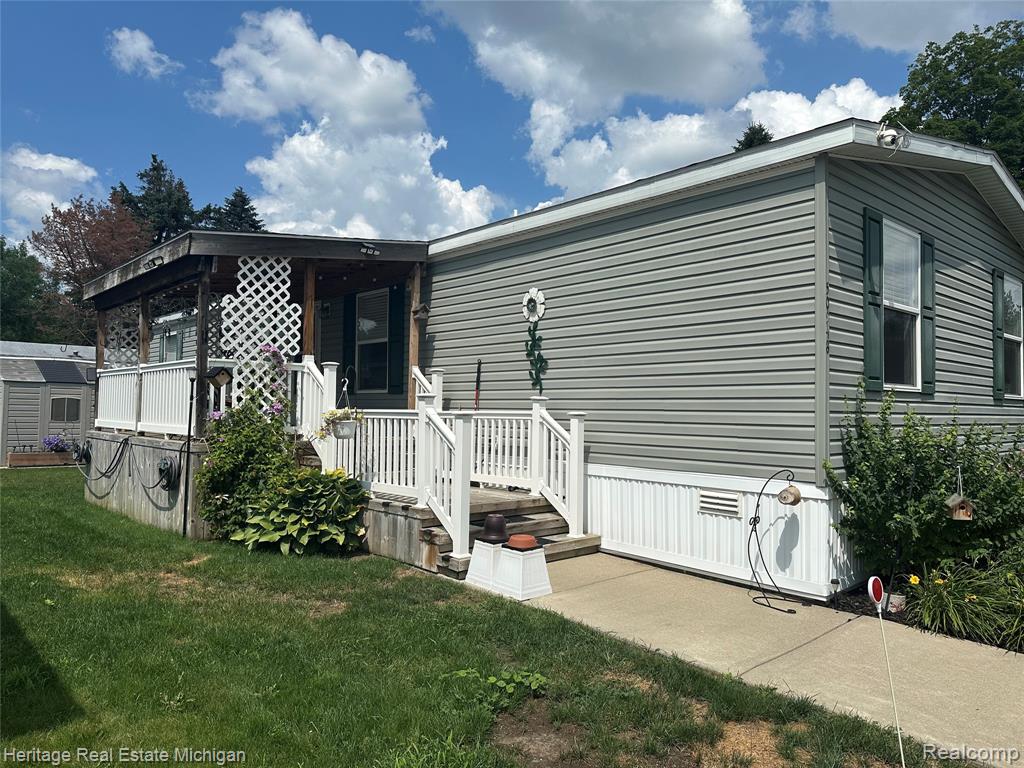50948 Connecticut, Novi, MI — front exterior