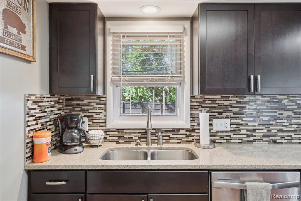 6524 Reilly Drive S, Gregory, MI 48137 — Photo 13