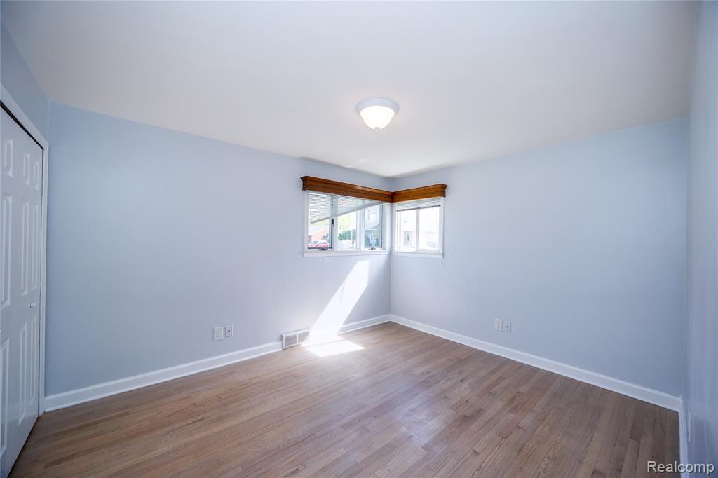 5646 Cambourne Street, Dearborn Heights, MI 48127 — Photo 23