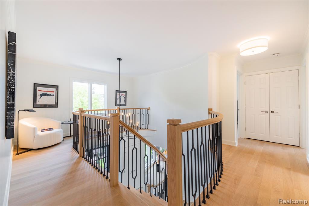 655 CANTERBURY Road, Grosse Pointe Woods, MI 48236 — Photo 31