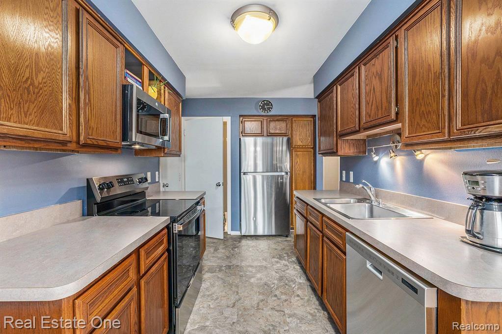 1588 DOVER Hill S, Walled Lake, MI 48390 — Photo 7