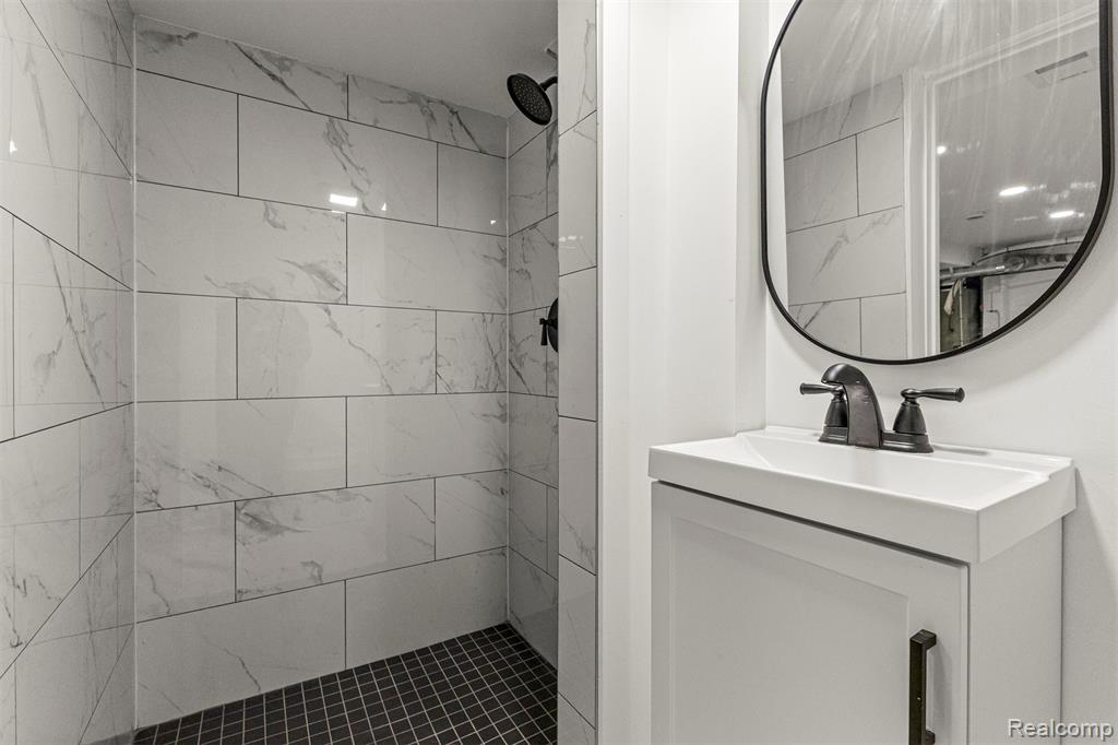 633 S Pontiac Trail, Walled Lake, MI 48390 — Photo 6