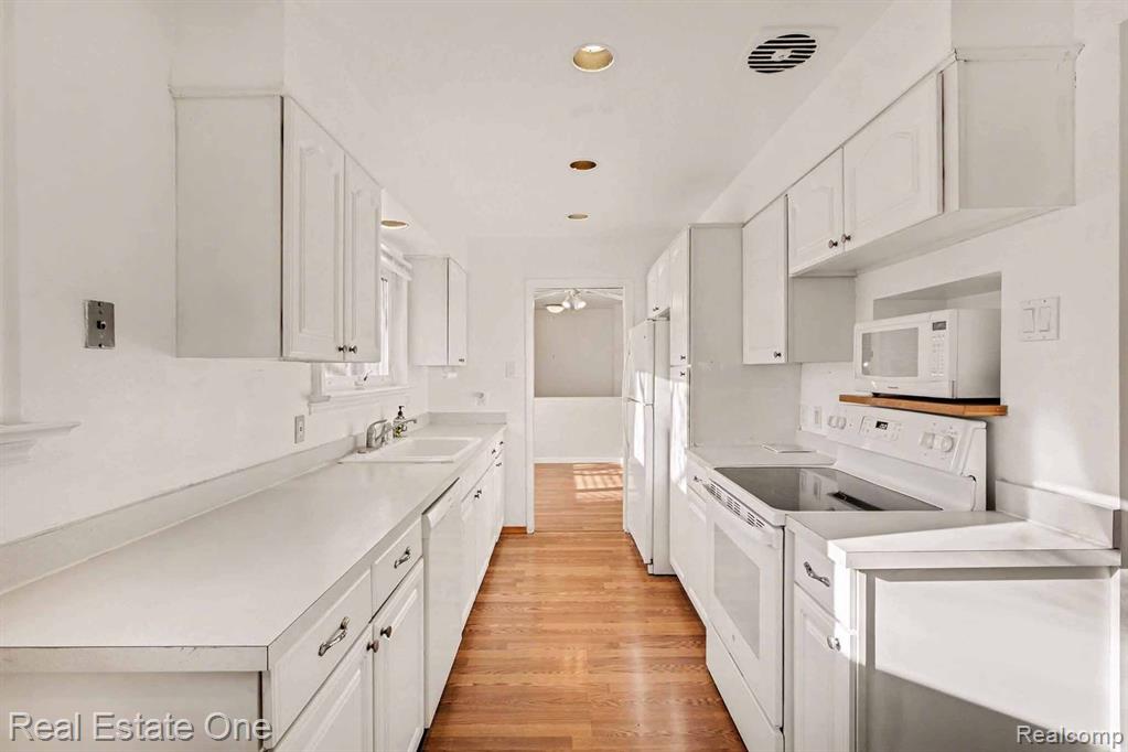 7251 Cottonwood Knoll, West Bloomfield, MI — Photo 5