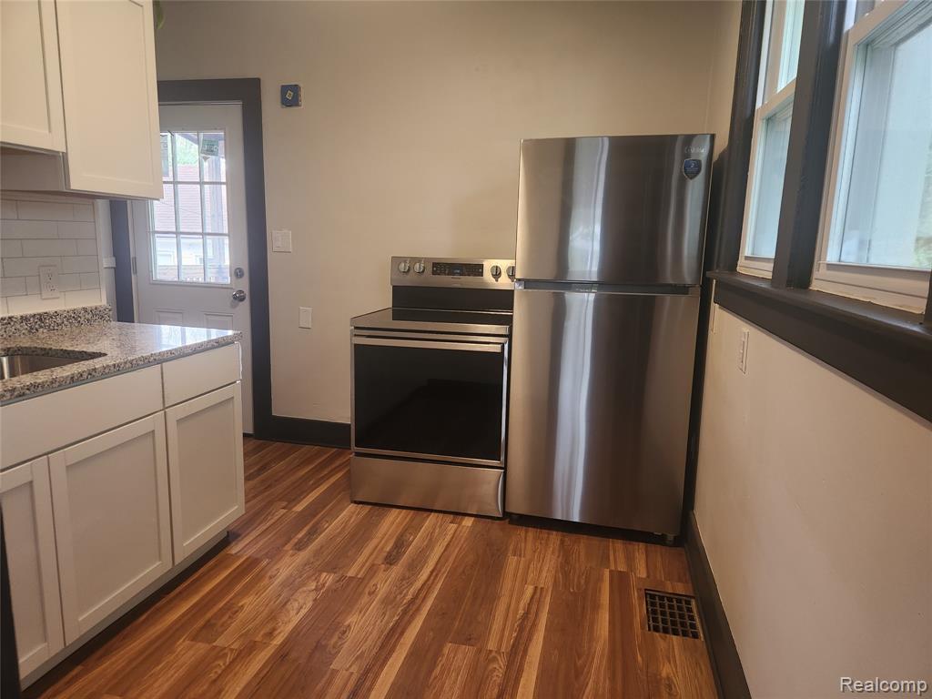 428 E Milton Avenue, Hazel Park, MI 48030 — Photo 8