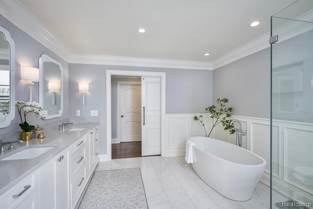 911 BROOKWOOD Street, Birmingham, MI 48009 — Photo 17