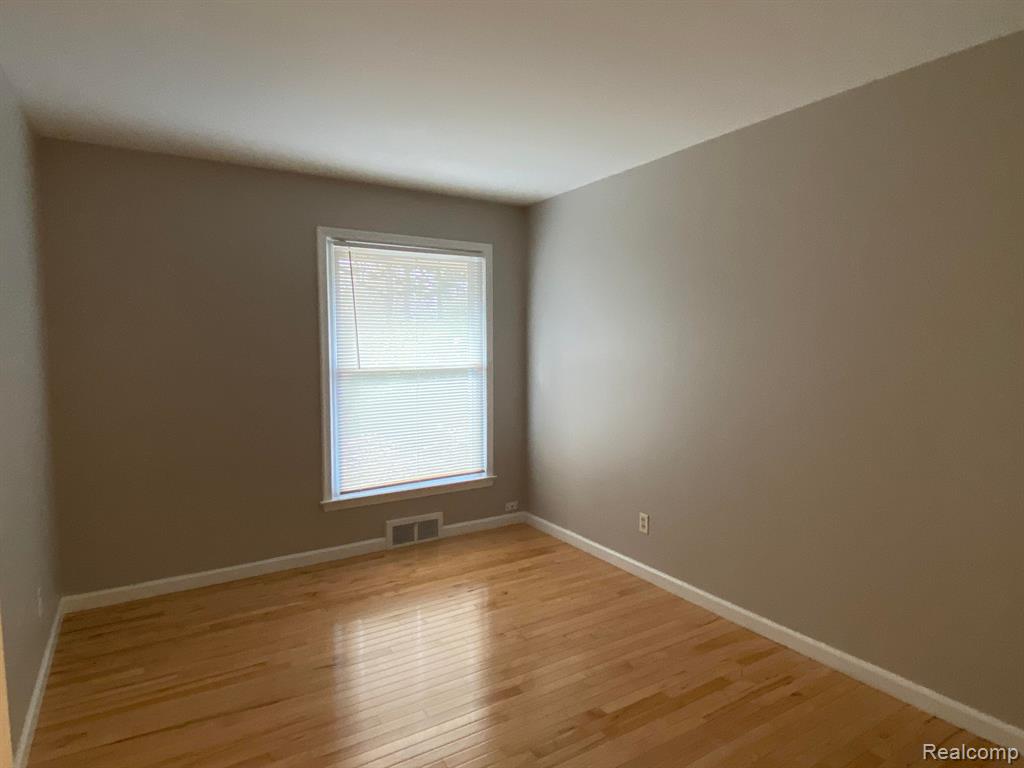 5035 S CLUNBURY Road, West Bloomfield, MI — Photo 9