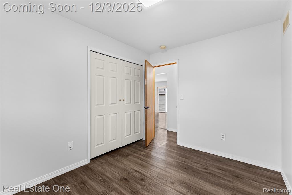 8456 Robindale Avenue, Dearborn Heights, MI 48127 — Photo 21