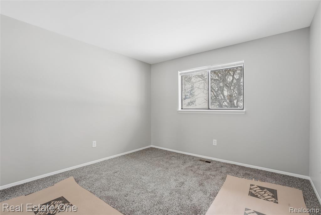 8422 Robindale Avenue, Dearborn Heights, MI 48127 — Photo 11