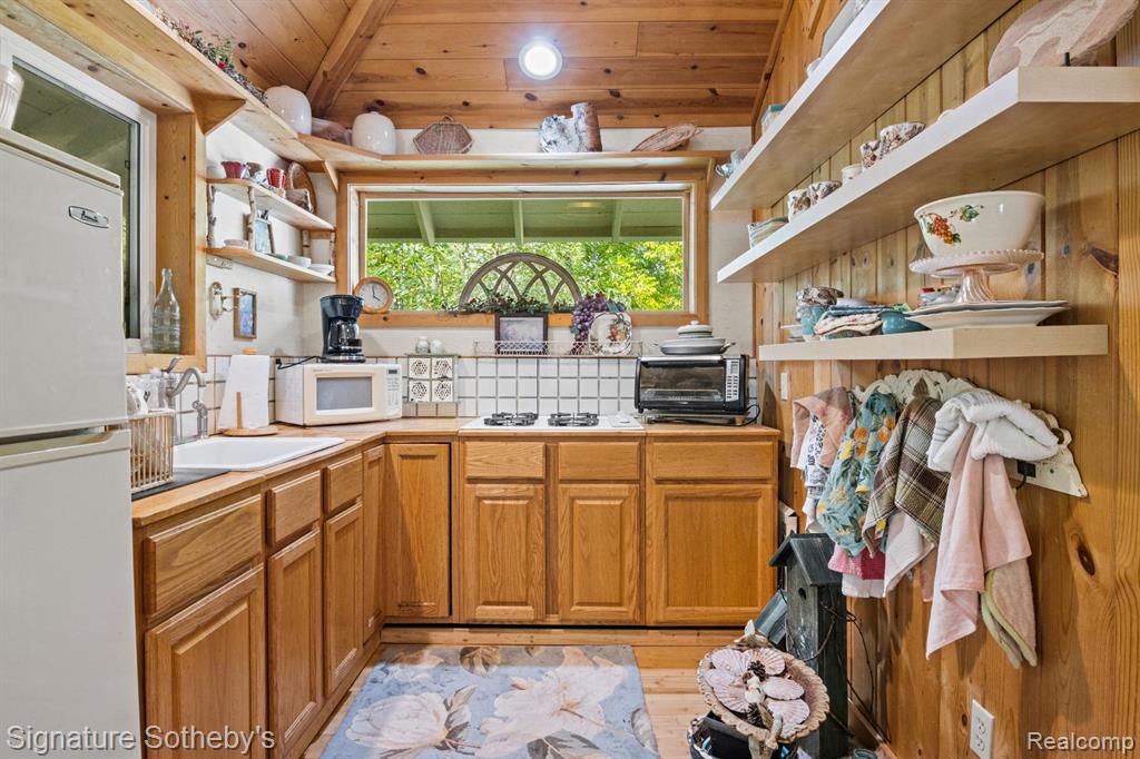 11436 Lakeview Road NE, Bear Lake, MI 49646 — Photo 11