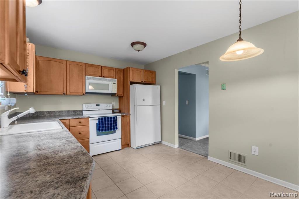 2519 Buckingham Avenue, Berkley, MI 48072 — Photo 8