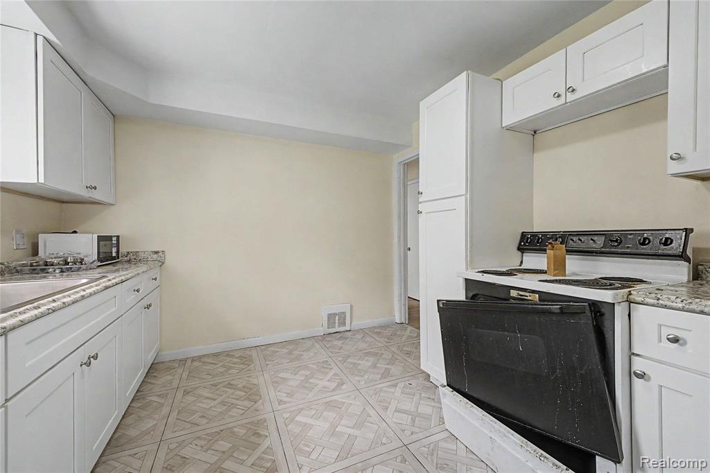 6100 Faust Avenue, Detroit, MI 48228 — Photo 10