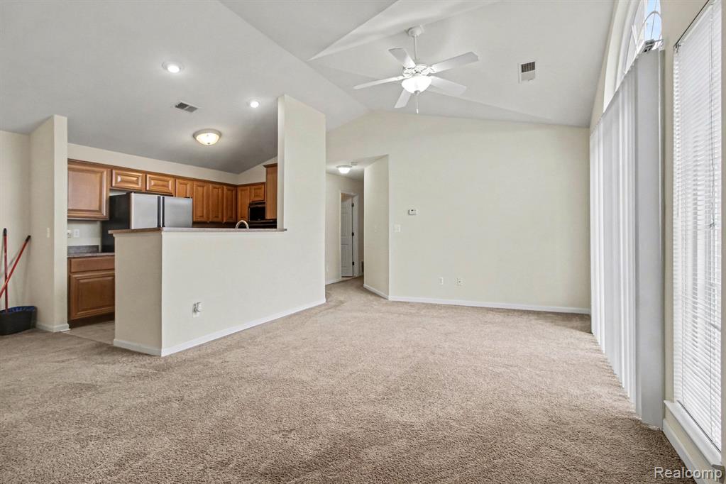 20006 Hidden Oaks Drive, Trenton, MI 48183 — Photo 4